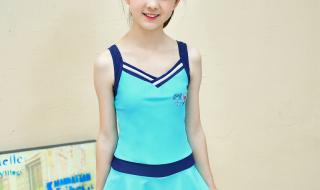 就是初中生学游泳穿这件可以么 中学生模特泳装走秀