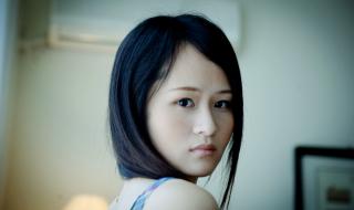 只凝视着你 只凝视着你